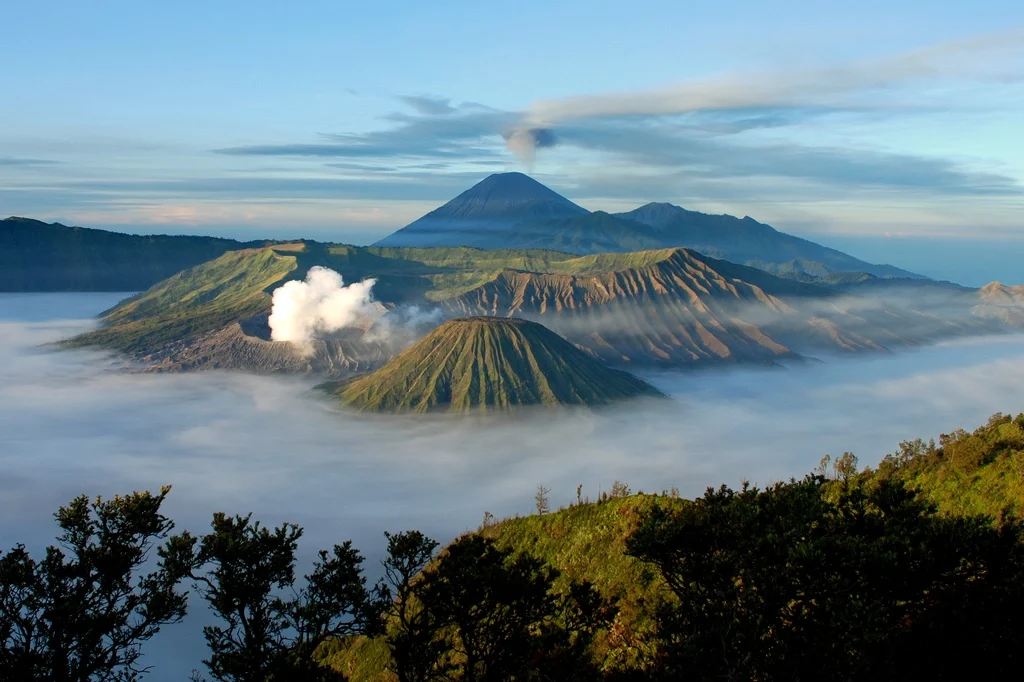 Menjelajahi Keajaiban Gunung Bromo: Panduan Wisata, Rute, dan Tips Liburan Terlengkap